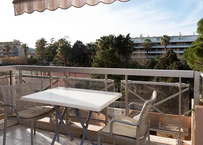 Climatise Avec Terrasse Au Lavandou Pour 2 Personnes - Fr-1-803-43 Le Lavandou